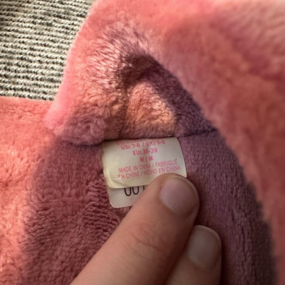 PINK slippers - Picture 3 of 4